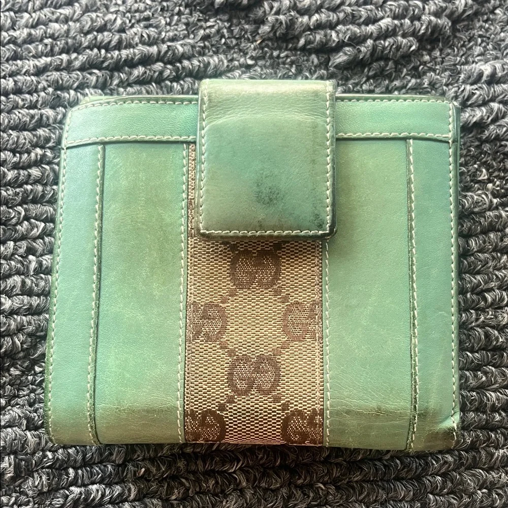 Gucci Green and Beige compact Wallet rare monogram two tone color block - Picture 3 of 8